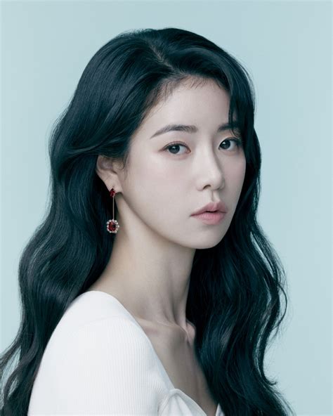 Ji Yeon .